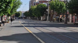 Vatandaşlar oy kullanmaya gidince çarşı sokakları sessizliğe büründü