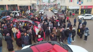 Yağmurun altında saatlerce TOGGu beklediler