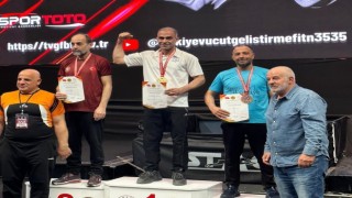 Yalova Belediyespor bilek güreşçileri Milli Takıma seçildi
