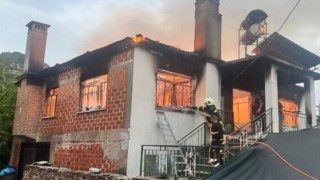 Yangında yaşamını yitiren anne ve oğlu toprağa cerildi