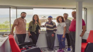 Yaren Leylek, yeni yuvasında dostu Adem Amcaya komşu oldu