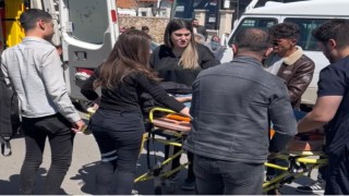 Yaya yolundan geçmeye çalışan genç kıza otomobil çarptı