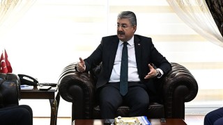 Yerel Basını Davet Etmeyen Vali Yılmaz, Toplantı Yaptı