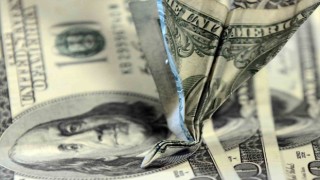 Yıl sonu dolar tahmini geriledi, büyüme beklentisi arttı