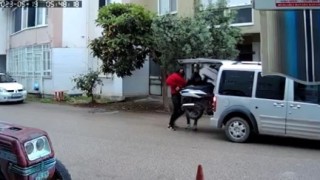 Yolda gördükleri motosikleti 1 dakikada böyle çaldılar