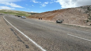 Yoldan çıkıp ters döndü: 5 yaralı