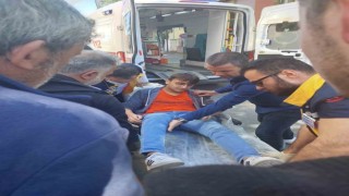 Yolun karşısına geçerken otomobil çarptı, o anlar kamerada