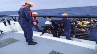 Yunanistanın geri ittiği 59 göçmeni Sahil Güvenlik kurtardı