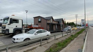 Yürüyen ev İzmit trafiğini altüst etti