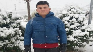 Yüzmek için havuza giren genç hayatını kaybetti