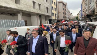 Zeytinburnunda gerçekleştirilen sevgi yürüyüşüne vatandaşlardan yoğun ilgi