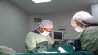 1 saat içinde 2 hastasına sezaryen doğum yaptırdı, ardından kendisi aynı hastanede 2,5 saat süren ameliyata girdi