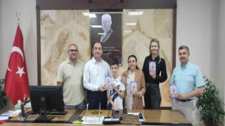 10 yaşındaki çocuk annesi ile birlikte kitap yazdı