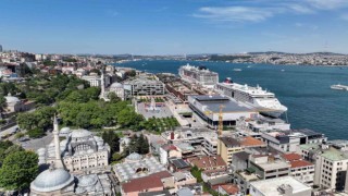 2 dev gemi İstanbula demirledi