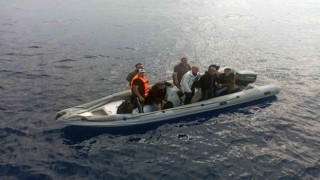 2 göçmen kaçakçılığı şüphelisi yakalandı, 6 göçmen kurtarıldı