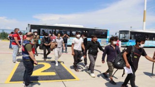 296 Afganistanlı göçmen ülkelerine gönderildi