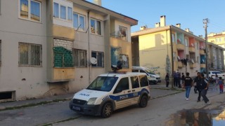 2nci kattan düşen adam ağır yaralandı