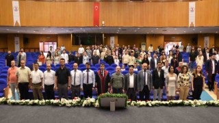 300 öğrencinin mezuniyet heyecanı