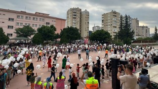 300 Öğrenciye Bayram Harçlığı ve Kıyafet Hediye Edildi