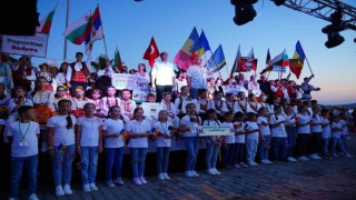 8. Ayvalık Halk Dansları Festivaline coşkulu veda