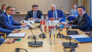 AB, Kosova ile Sırbistan liderlerini acil toplantıya çağırdı