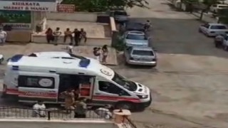Adanada ev yangını: 3 kişi dumandan etkilendi
