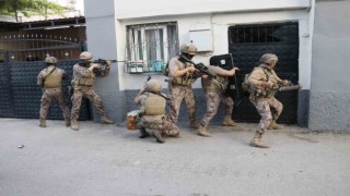 Adanada organize suç örgütüne şafak baskını: Çok sayıda gözaltı var