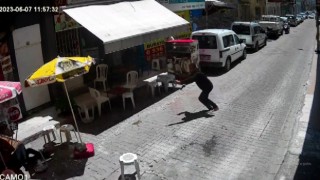 Adliye karşısındaki silahlı kavga kameralara yansıdı