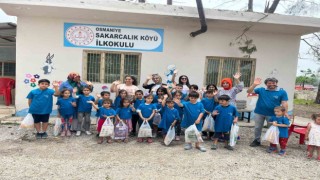 Afetten etkilenen Sakarcalıkta öğrenciler, oyun otobüsüyle doyasıya eğlendi