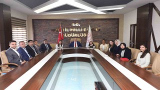 Ağrı Milli Eğitim Müdürü Kökrek, TÜBİTAK şampiyonu olan YBO öğrencilerini ağırladı