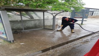 Ağrıda cadde ve duraklar yıkandı