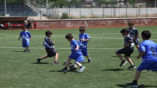 Ahlatlı şehitler anısına futbol turnuvası düzenlendi