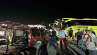 Akhisarda otobüs ile hafif ticari araç çarpıştı: 1 ölü
