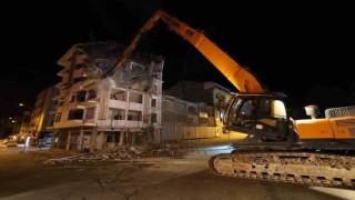Aksarayda risk teşkil eden yapılar yıkılıyor