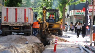 Akşehirde içme suyu şebekesi yenileme çalışmaları sürüyor