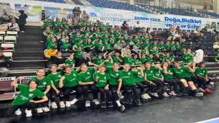 Alaağaç Spor voleybol şenliğinde esti geçti