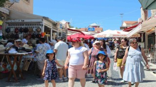 Alaçatı sokakları dolup taştı