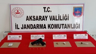 Aldığı uyuşturucuyla arabada sızan sürücü jandarmaya yakalandı