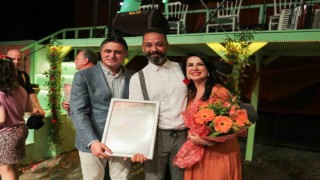 Aliağa Belediye Tiyatrosu oyuncularından muhteşem performans