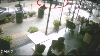 Alkollü sürücü park halindeki 3 araca böyle çarptı