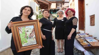Amasya'da çini ustası kadınlar satışa çıkan atölyelerini borçlanıp satın aldı