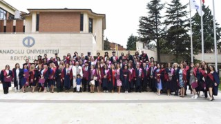 Anadolu Üniversitesi lisansüstü mezunlarını uğurladı