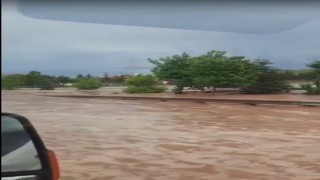 Ankarada hayatı felç eden yağışlar yolları nehre çevirdi