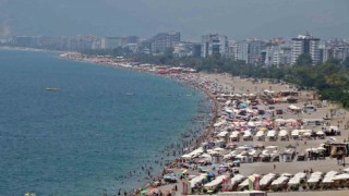 Antalyada 300 bin kişilik bayram hareketi sahillere yansıdı, yoğunluk ikiye katlandı