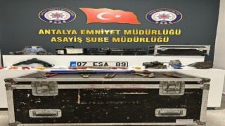 Antalyada araçların plakalarını çalan hırsızlar yakalandı
