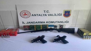 Antalyada ruhsatsız tüfek ve tabanca ele geçirildi