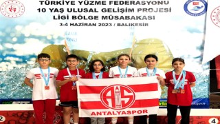 Antalyasporun minik kulaçları ilk ulusal yarışta kürsüye uzandı