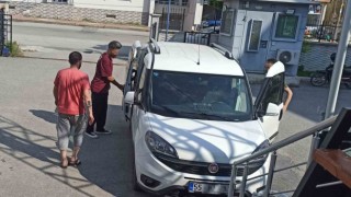 Arkadaşının telefonunu gasp etti, serbest kaldı