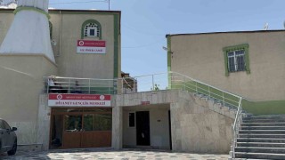 Arnavutköyde seçim yoğunluğunu fırsat bilen hırsızlar camiden musluk çaldı