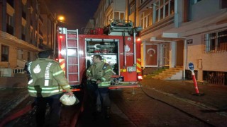 Avcılarda 4 katlı binada çıkan yangın paniğe neden oldu